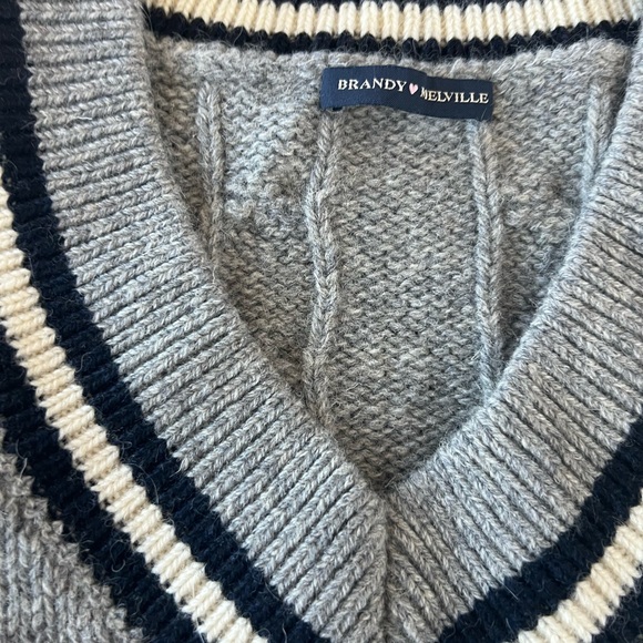 Brandy Melville Cricket V Neck Jumper - Picture 2 of 2